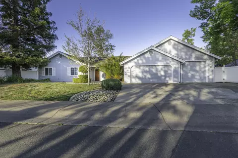 577 Olympic St, Redding, CA 96003 photo 1