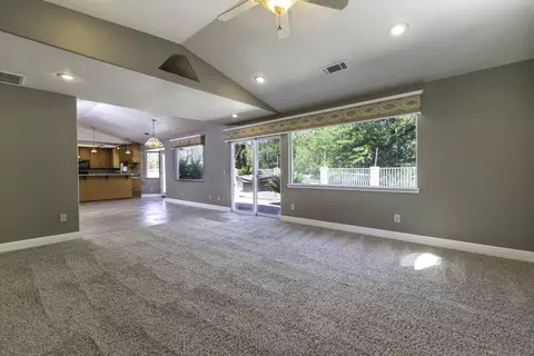 577 Olympic St, Redding, CA 96003 photo 9