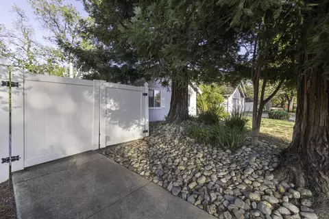 577 Olympic St, Redding, CA 96003 photo 6