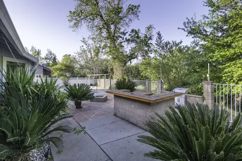 577 Olympic St, Redding, CA 96003 photo 23