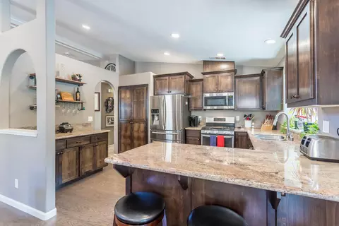 6582 Hemlock St, Redding, CA 96001 photo 4