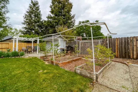 1562 Purple Way, Redding, CA 96003 photo 35