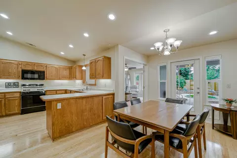 1562 Purple Way, Redding, CA 96003 photo 7