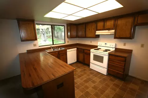 6748 Creekside St, Redding, CA 96001 photo 8