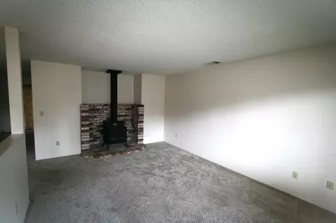 6748 Creekside St, Redding, CA 96001 photo 4