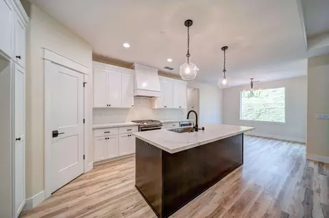 960 Bellagio Ter, Redding, CA 96003 photo 7