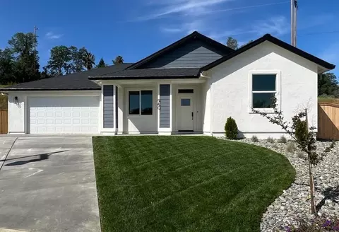 960 Bellagio Ter, Redding, CA 96003 photo 1