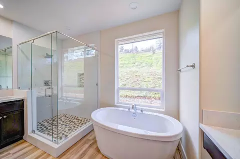 960 Bellagio Ter, Redding, CA 96003 photo 4