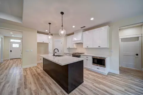 960 Bellagio Ter, Redding, CA 96003 photo 2
