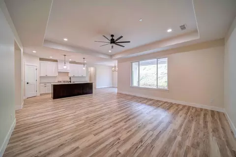 960 Bellagio Ter, Redding, CA 96003 photo 3