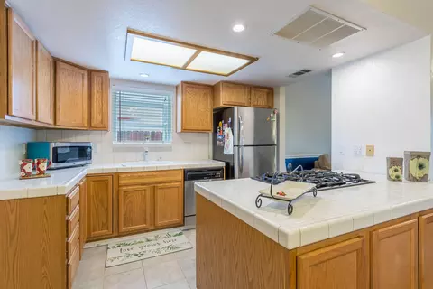 852 Monarch Ct, Redding, CA 96003 photo 9
