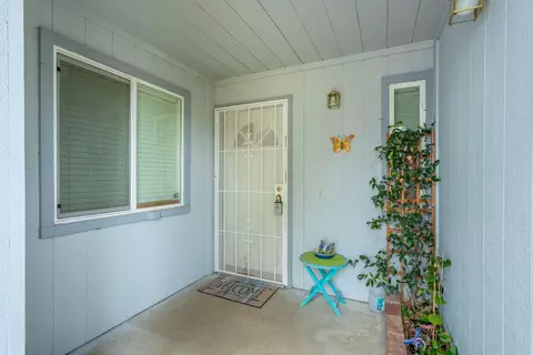 852 Monarch Ct, Redding, CA 96003 photo 2