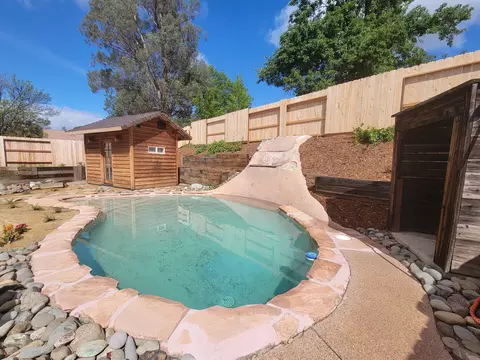1916 Yahi Ln, Redding, CA 96002 photo 4