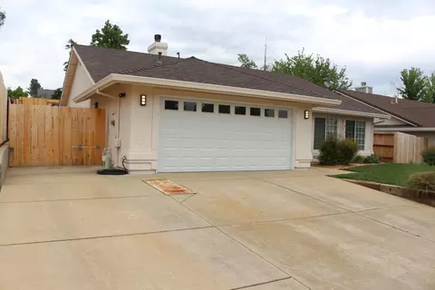 1916 Yahi Ln, Redding, CA 96002 photo 2