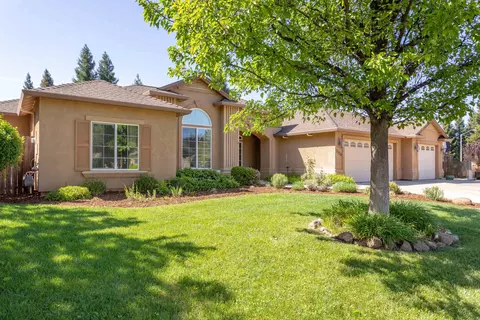 7526 Robles Dr, Redding, CA 96002 photo 3