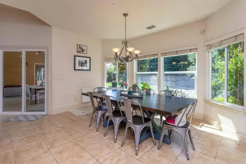 7526 Robles Dr, Redding, CA 96002 photo 13