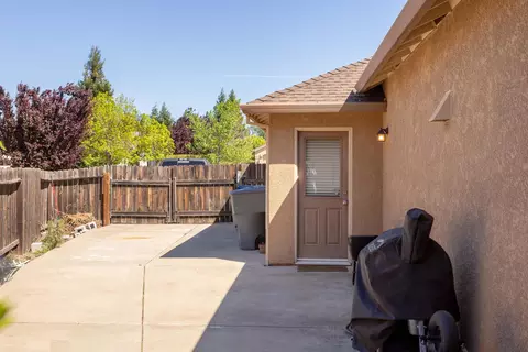 7526 Robles Dr, Redding, CA 96002 photo 35