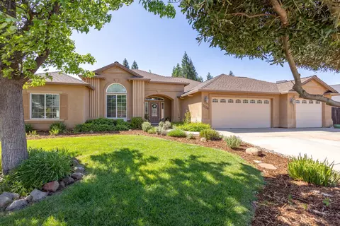 7526 Robles Dr, Redding, CA 96002 photo 1