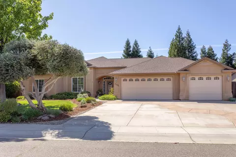 7526 Robles Dr, Redding, CA 96002 photo 2