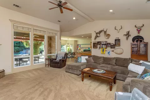7526 Robles Dr, Redding, CA 96002 photo 11