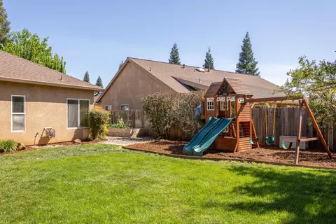7526 Robles Dr, Redding, CA 96002 photo 6