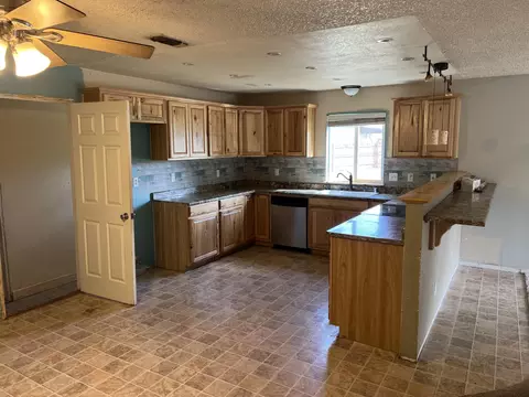 2127 Lori Ln, Redding, CA 96002 photo 2