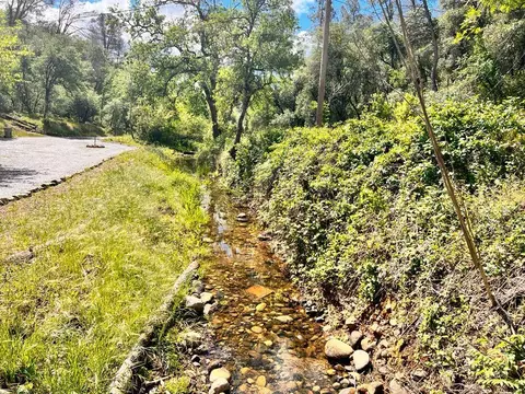 250 Lost Ln, Redding, CA 96003 photo 3
