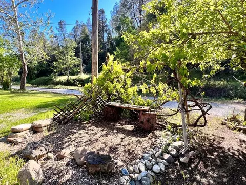 250 Lost Ln, Redding, CA 96003 photo 17