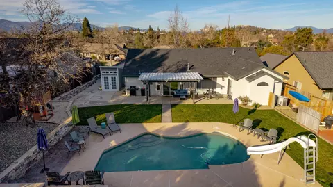 2096 Quartz Way, Redding, CA 96001 photo 6