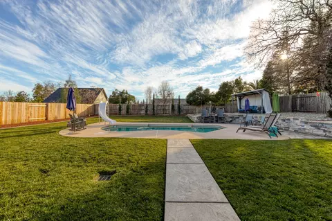 2096 Quartz Way, Redding, CA 96001 photo 3