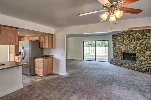1248 Hawthorne Ave, Redding, CA 96002 photo 4