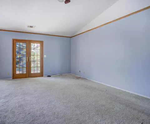 924 Partridge Dr, Redding, CA 96003 photo 4