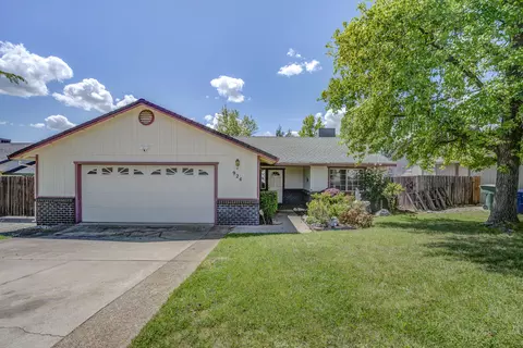 924 Partridge Dr, Redding, CA 96003 photo 1