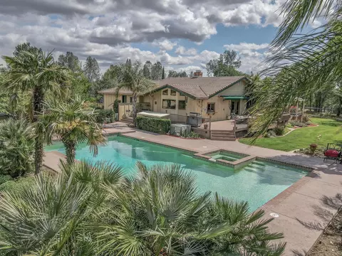 10413 Abernathy Ln, Redding, CA 96003 photo 2