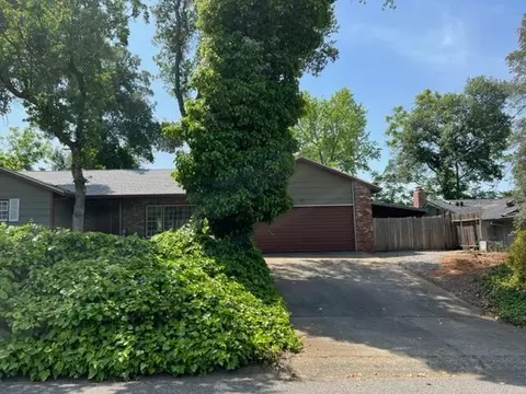 721 Estate St, Redding, CA 96002 photo 3