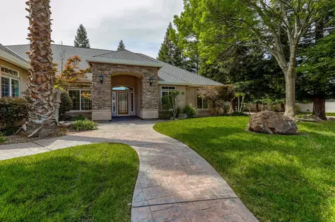 2911 Montana Sky Dr, Redding, CA 96002 photo 2