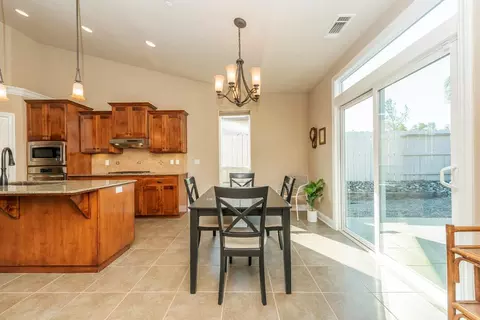 996 Savona Ct, Redding, CA 96003 photo 22