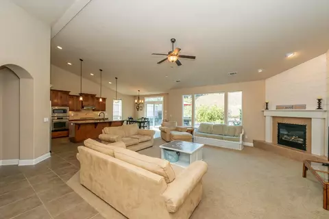 996 Savona Ct, Redding, CA 96003 photo 5