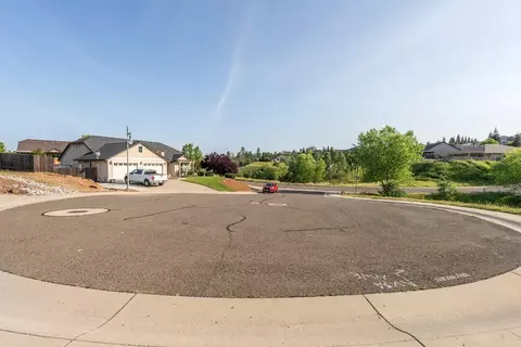 996 Savona Ct, Redding, CA 96003 photo 2