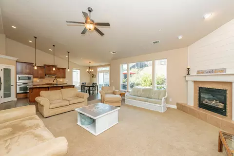 996 Savona Ct, Redding, CA 96003 photo 6