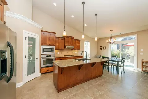 996 Savona Ct, Redding, CA 96003 photo 12