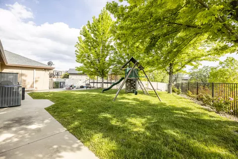 2012 Maudray Way, Redding, CA 96003 photo 34