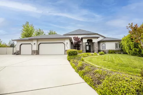 2012 Maudray Way, Redding, CA 96003 photo 4