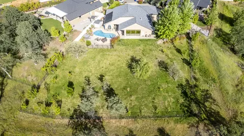 2012 Maudray Way, Redding, CA 96003 photo 5