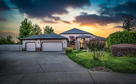2012 Maudray Way, Redding, CA 96003 photo 2