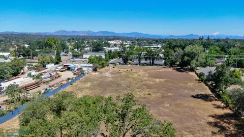 2431 Girvan Rd, Redding, CA 96001 photo 2