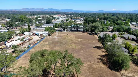 2431 Girvan Rd, Redding, CA 96001 photo 4