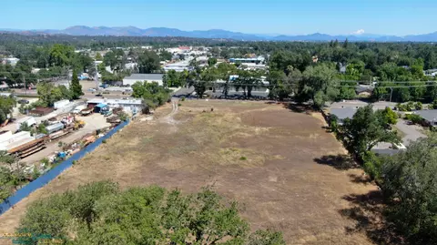 2431 Girvan Rd, Redding, CA 96001 photo 3
