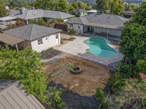 2234 Crestview Ave, Redding, CA 96001 photo 1