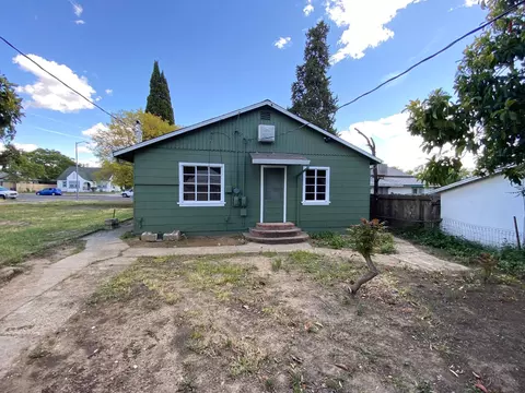 1050 Walnut St, Red Bluff, CA 96080 photo 3